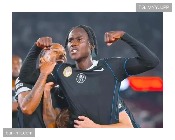 克雷斯韦尔闪耀英超赛场,助西汉姆联稳步提升争冠竞争力 克雷斯韦尔闪耀英超赛场,助西汉姆联稳步提升争冠竞争力