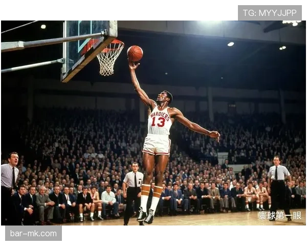 张伯伦内线统治力显著超越同时代对手，篮下得分效率爆棚