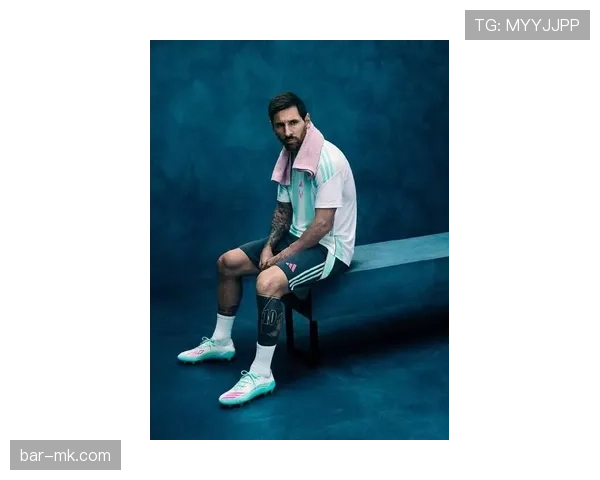 梅西今天居然穿了双普通球鞋，谁能想到这届巨星也会“接地气”呢？